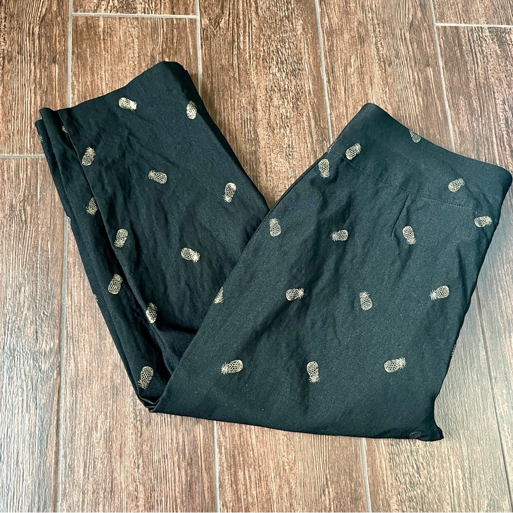 Attyre Black Pineapple 🍍 Capri Pant Size 12 Petite